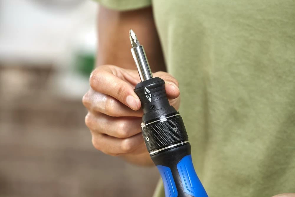 Kobalt Screwdrivers 13-Piece Plastic Handle Magnetic Ratcheting Set Multi-Bit Screwdriver Set 6 Kobalt Screwdrivers 13-Piece Plastic Handle Magnetic Ratcheting Set Multi-Bit Screwdriver Set - Image 6