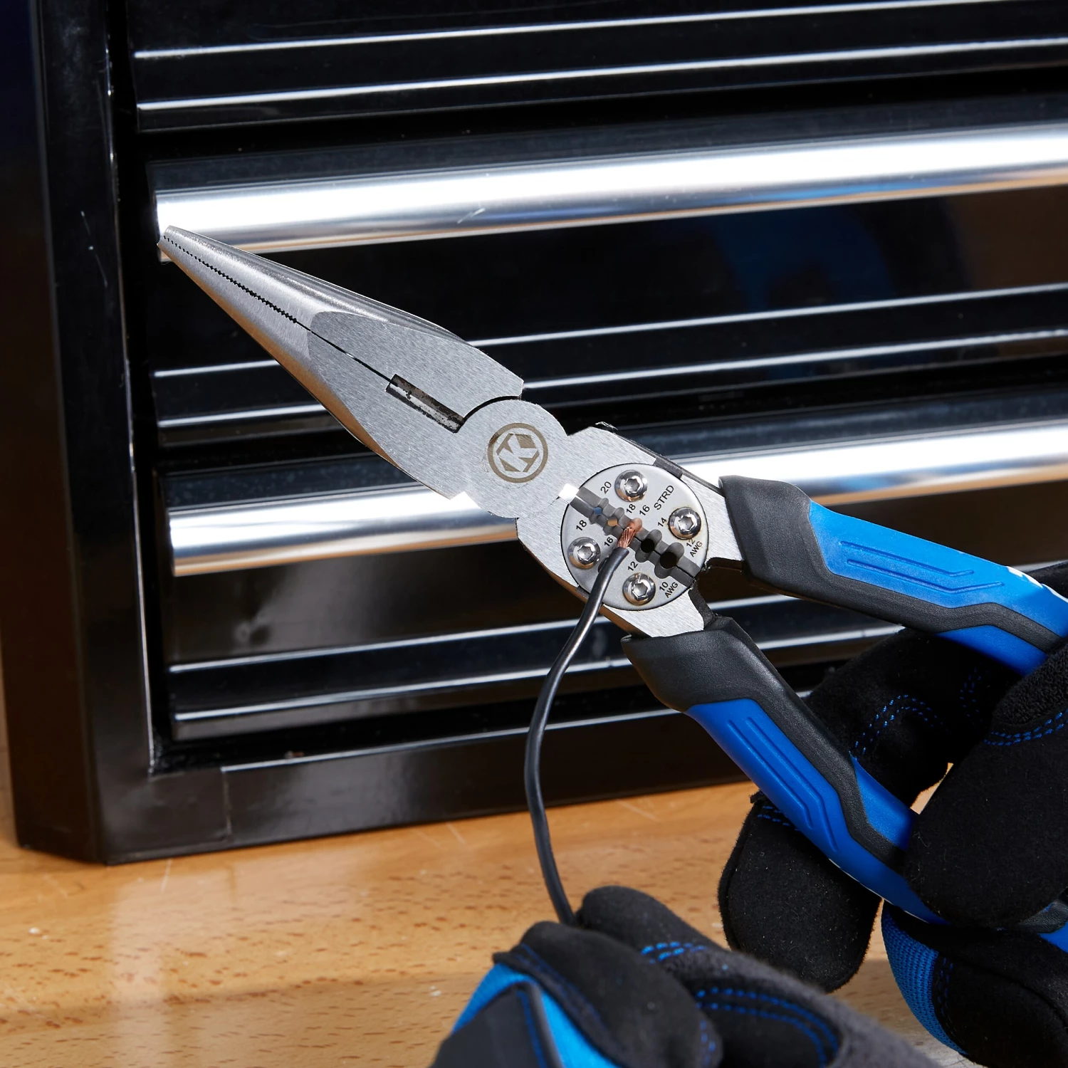 Kobalt 8-in Electrical Long Nose Pliers with Wire Cutter 4 Kobalt 8-in Electrical Long Nose Pliers with Wire Cutter - Image 4